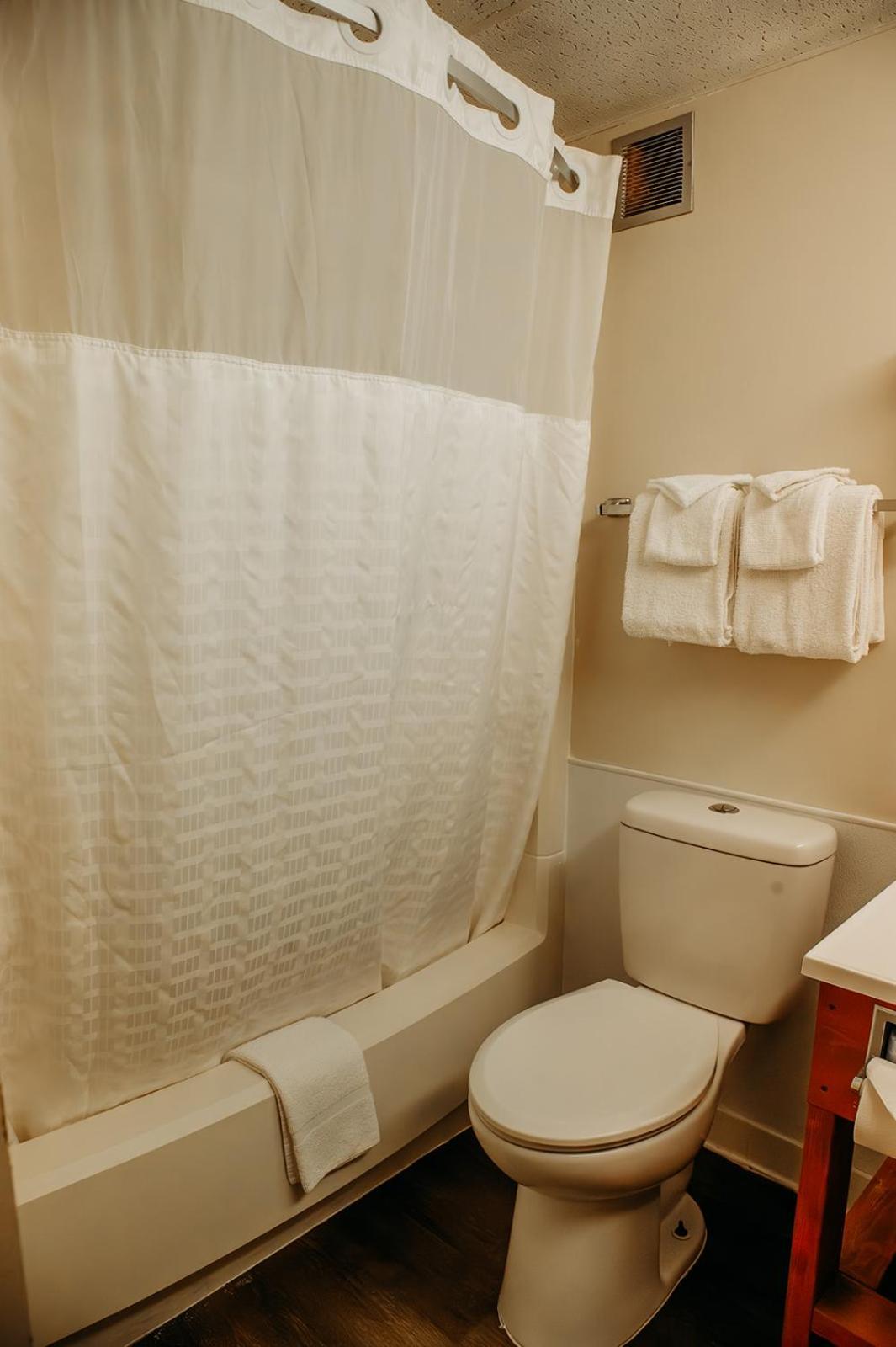 Country Garden & Suites 本顿 外观 照片